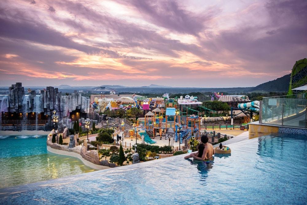 Shinhwa Jeju Shinhwa World Hotel & Resorts - Featured Image