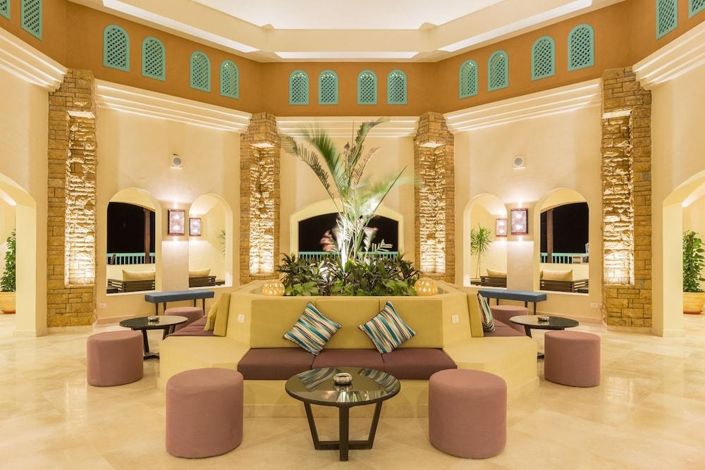 Byoum Lakeside Hotel - Lobby Sitting Area