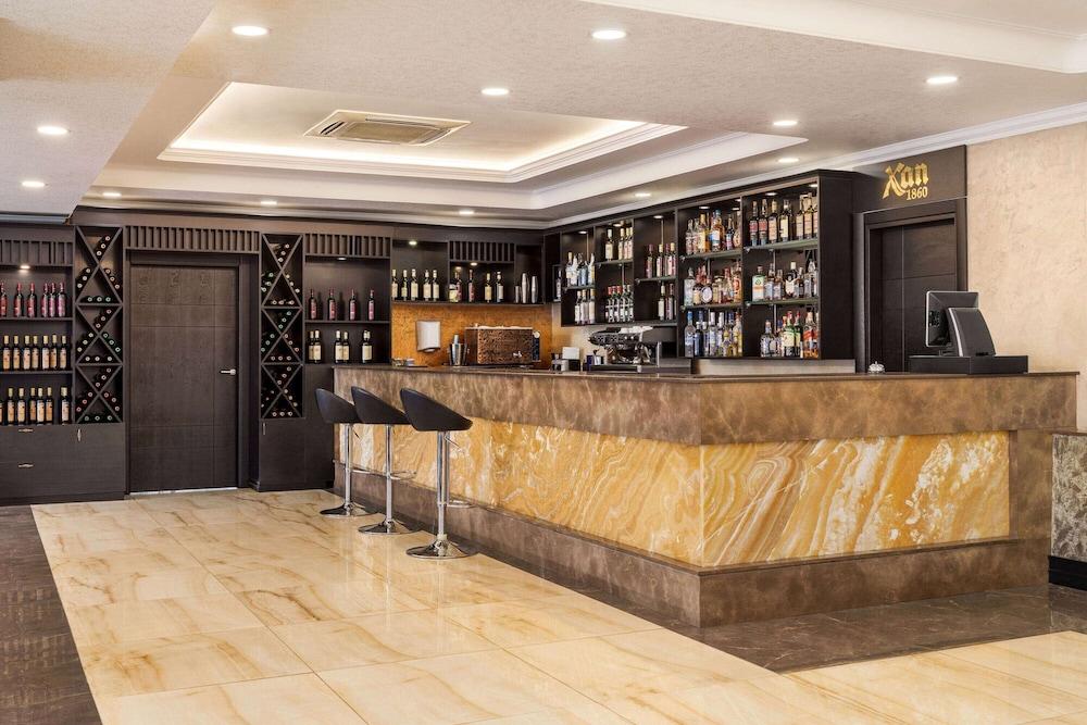 Wyndham Baku - Lobby Lounge