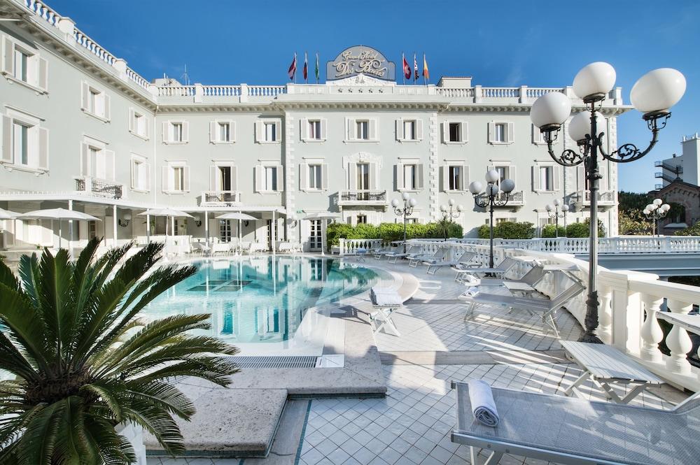 Grand Hotel Des Bains - Outdoor Pool