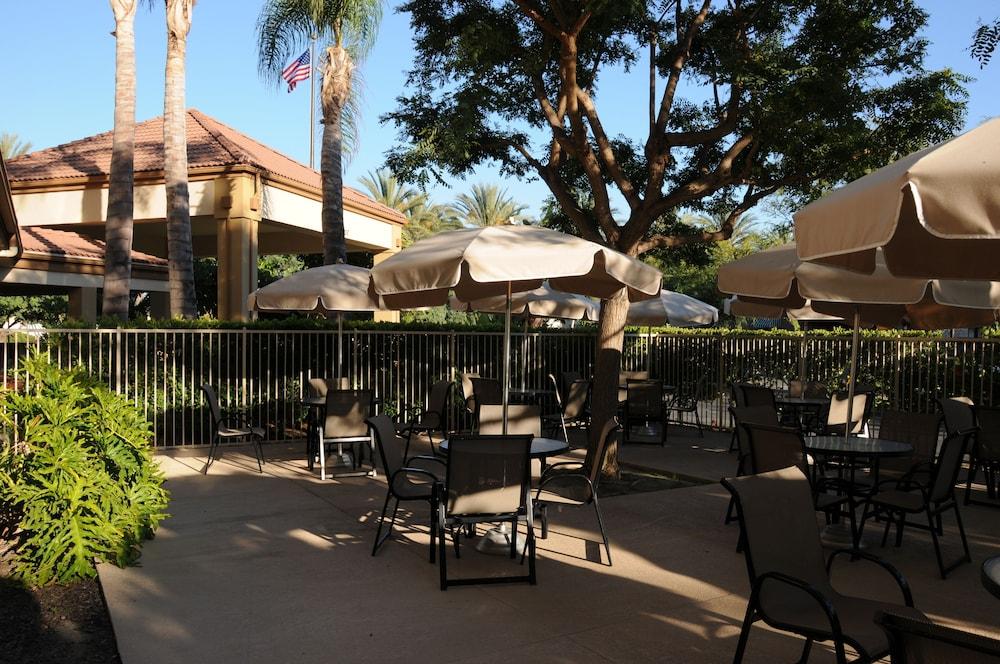 Hampton Inn & Suites Anaheim Garden Grove - BBQ/Picnic Area