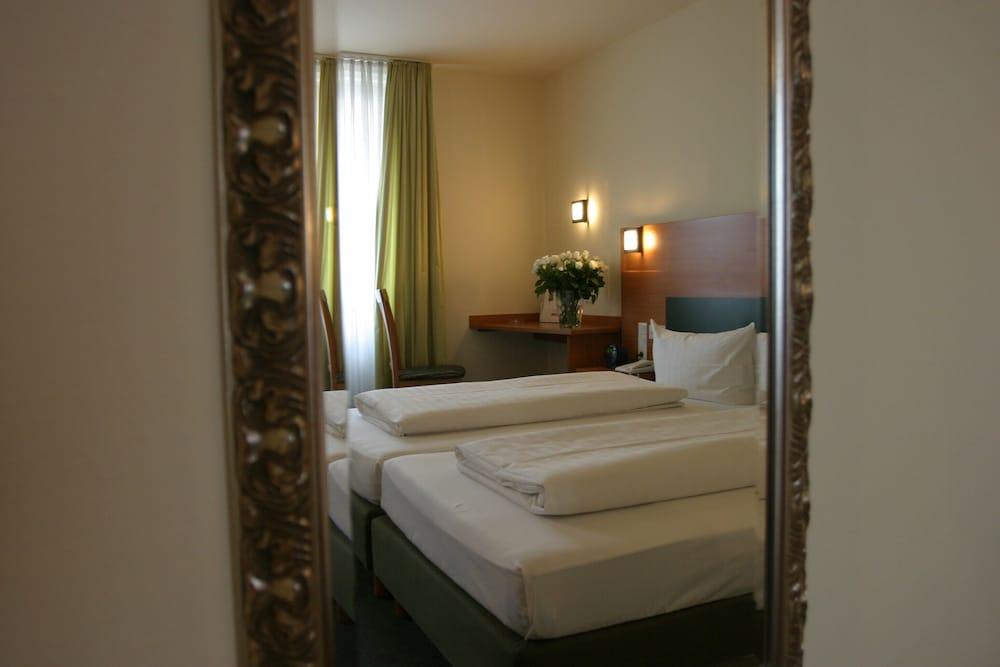 Memphis Hotel - Room