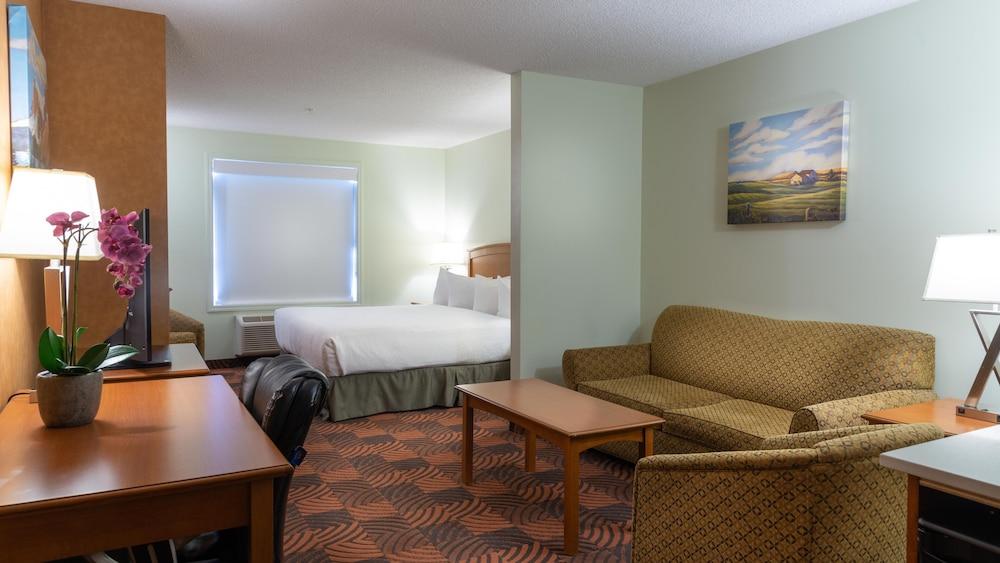Service Plus Inns and Suites Calgary - Room