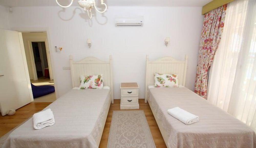 Turgutreis Villa Beaton 5 Bedrooms - Room