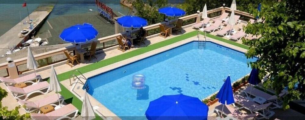 Erzurumlu Otel - Outdoor Pool