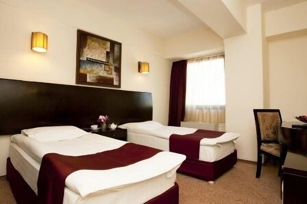 Hotel Avis - Room