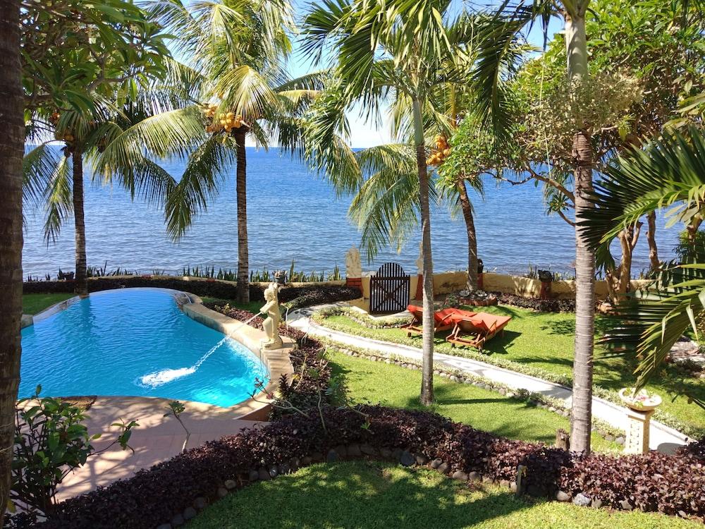 Teluk Indah Beach & Pool Villa - Featured Image