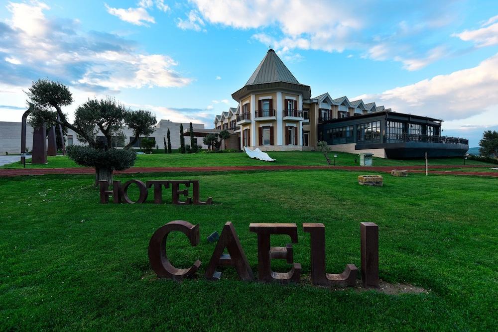 Hotel Caeli - Property Grounds