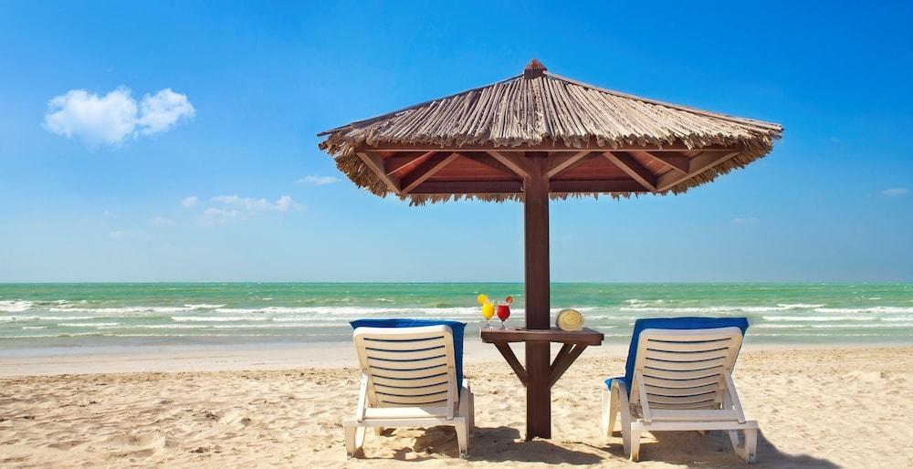 Coral Beach Resort - Sharjah - Beach