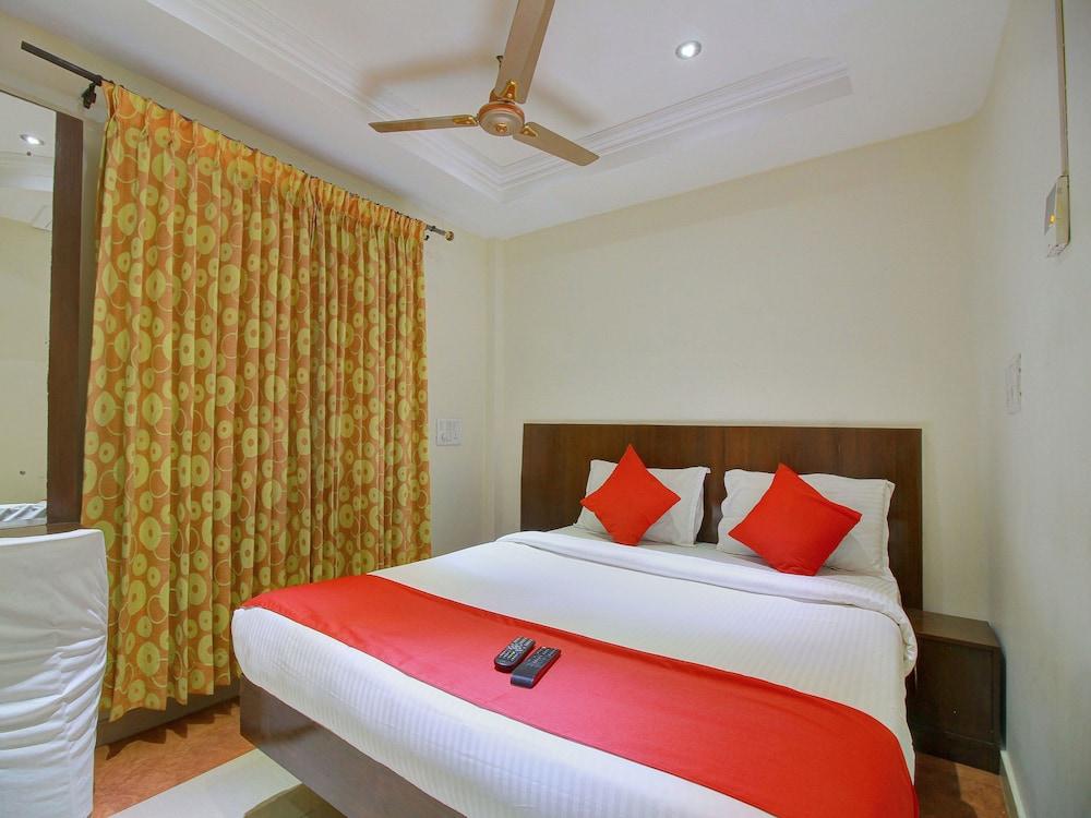 OYO 12941 Hotel Forest Transit - Room