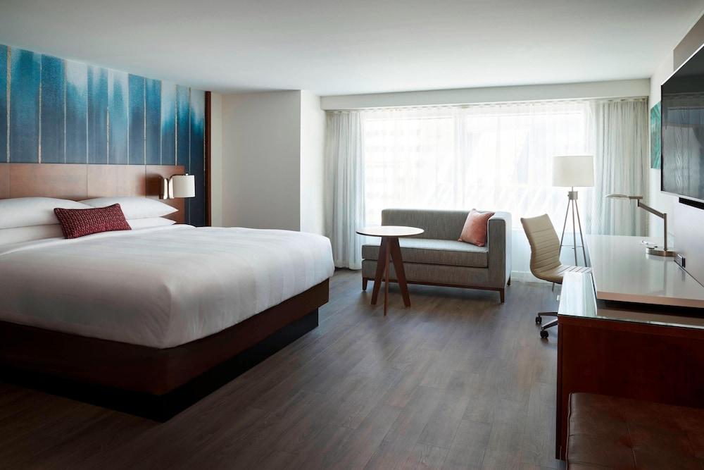 Toronto Marriott City Centre Hotel - Featured Image