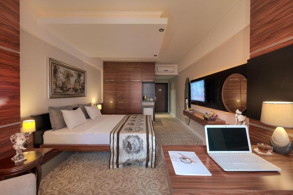 Madame Tadia Hotel - Room