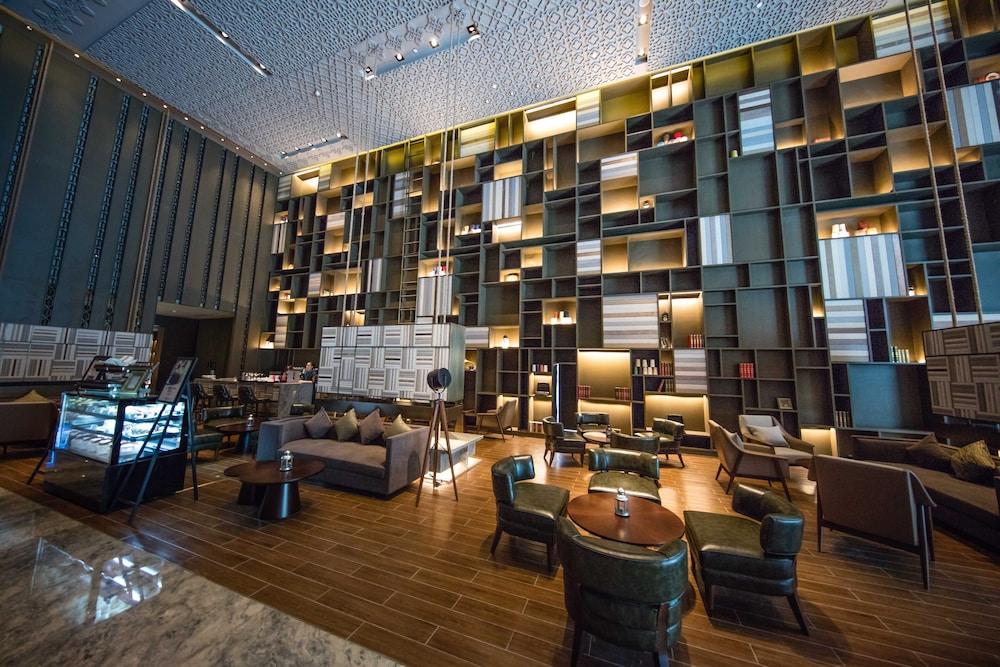 Golden Eagle International Hotel - Lobby Lounge