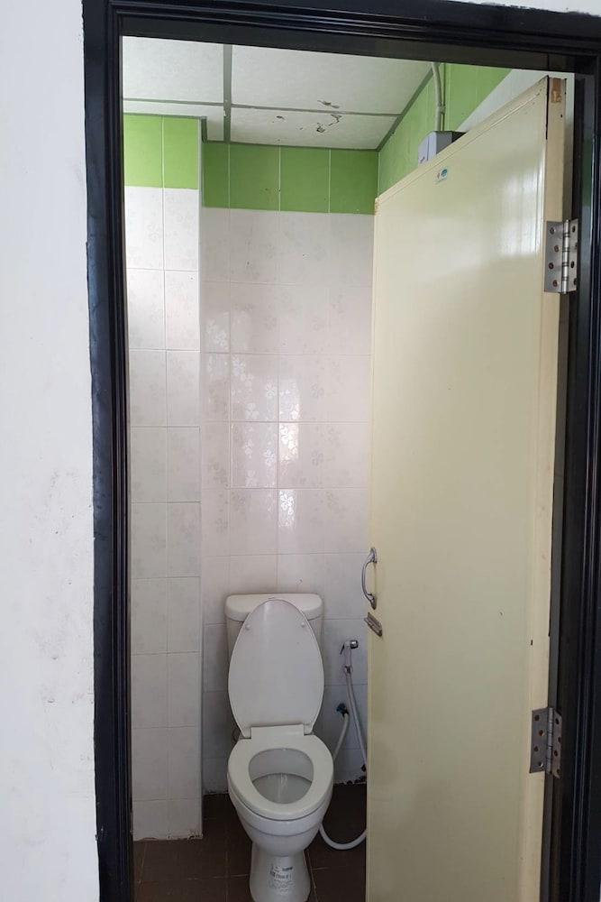 Airportlink Lardkrabang Mansion - Bathroom