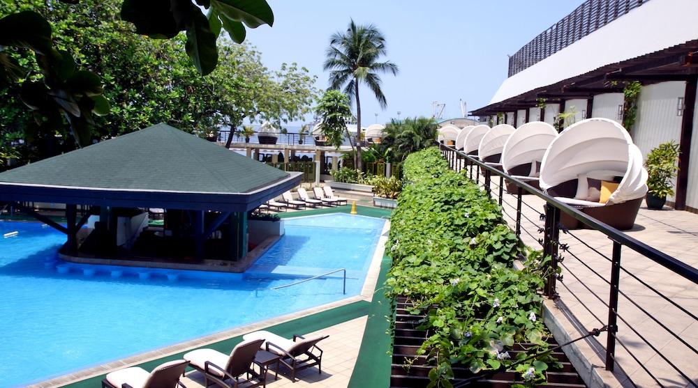 The Manila Hotel - Outdoor Pool