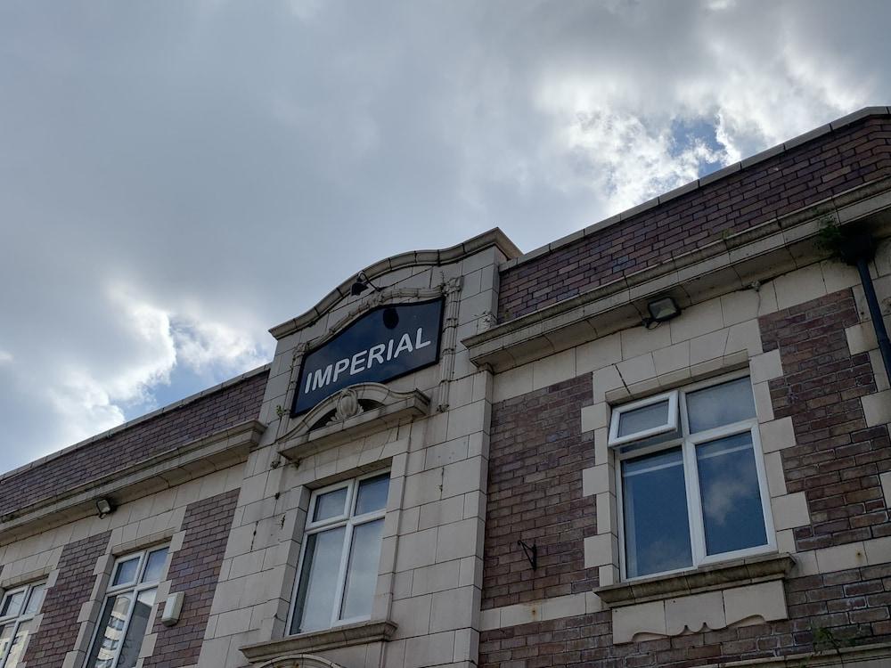 Imperial Salford Hotel - Exterior