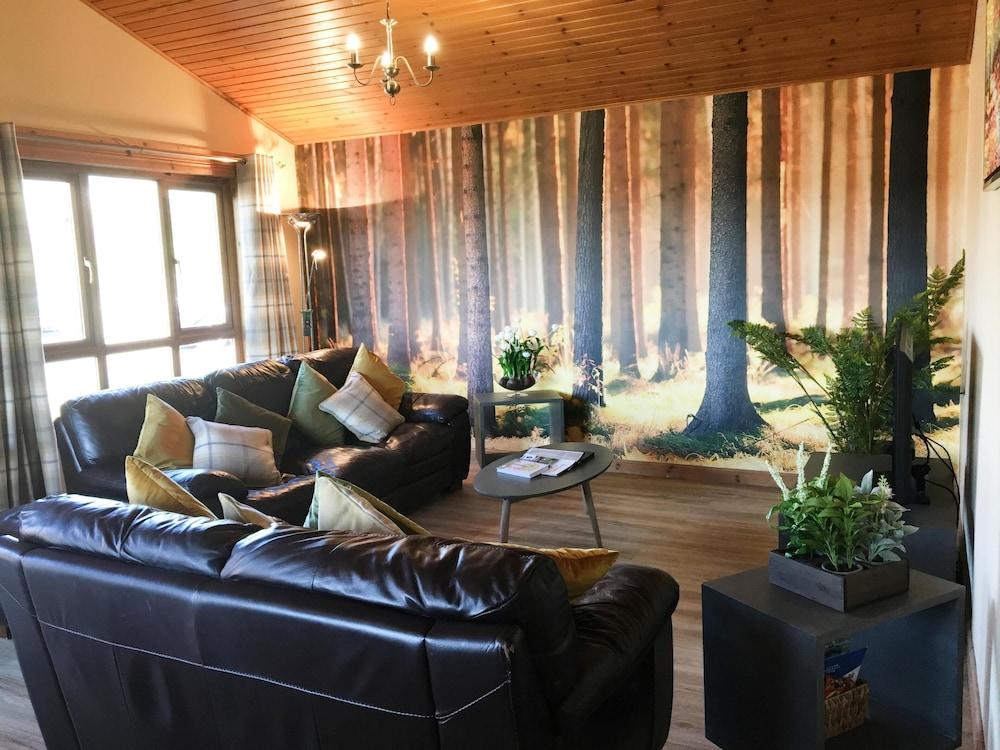 Silver Birch Lodge With Hot Tub Near Cupar, Fife - Featured Image