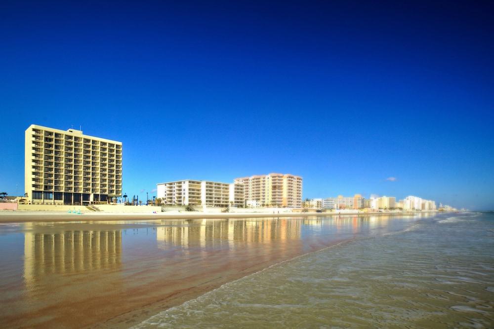 Holiday Inn Express & Suites Oceanfront, an IHG Hotel - Exterior