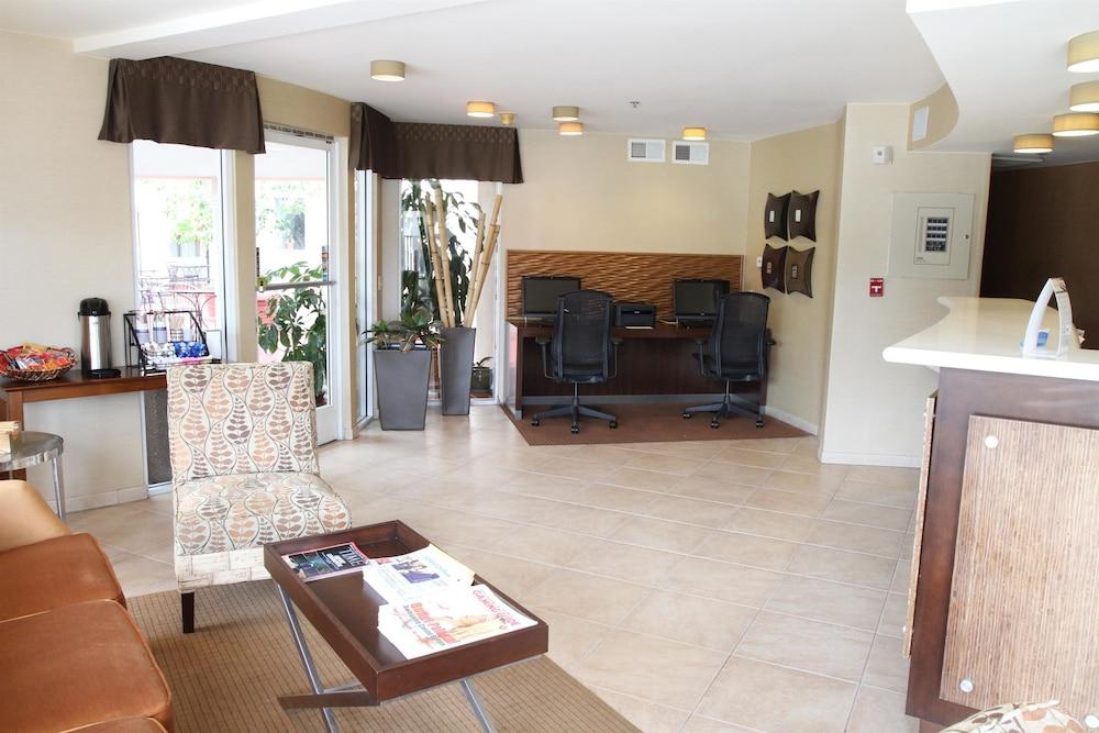 Best Western Plus Suites Hotel Coronado Island - Lobby