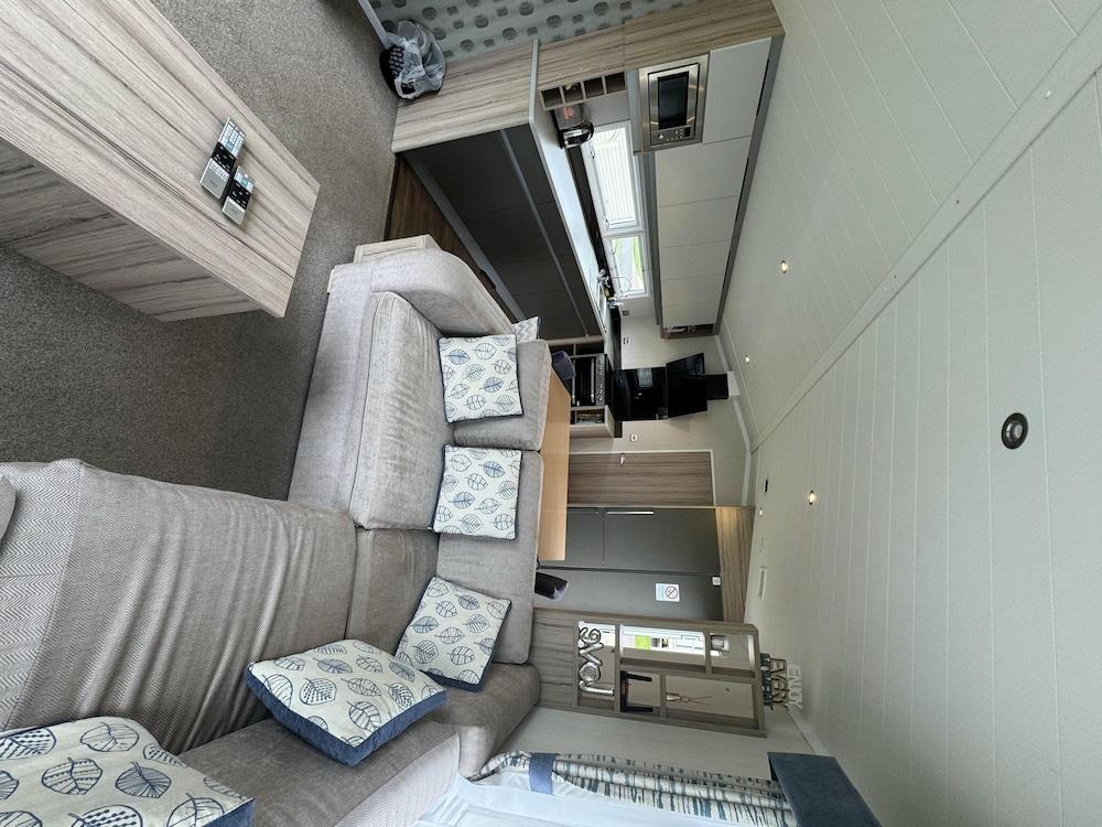 Lovely 2-bed Caravan in Prestonpans - Interior