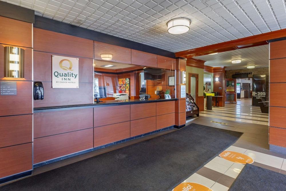 Quality Inn Toronto Airport - Lobby