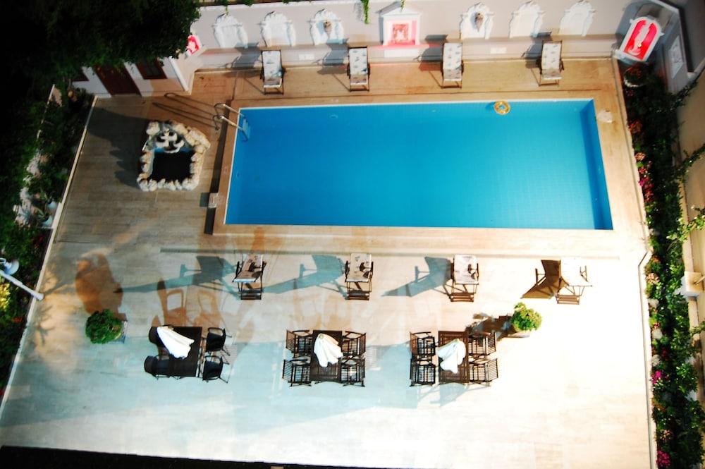 Triana Hotel - Outdoor Pool