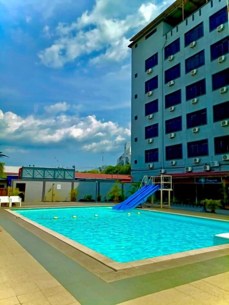 Langgura Baron Resort - Pool