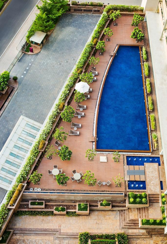 Crowne Plaza Ahmedabad City Centre, an IHG Hotel - Outdoor Pool