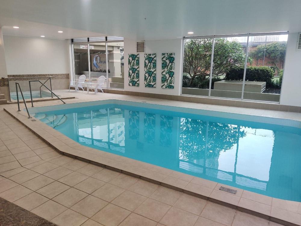 Hi Surf Beachfront Resort Apartments - Indoor Pool