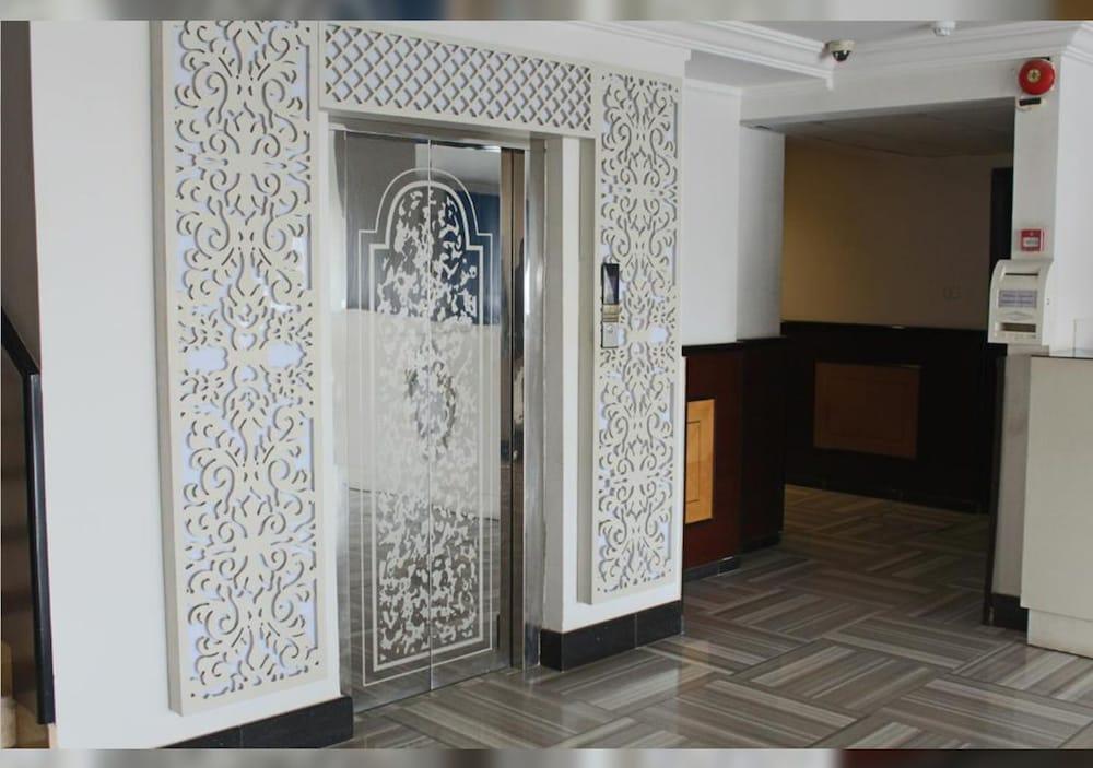 Tobal Alhamra - Interior Entrance