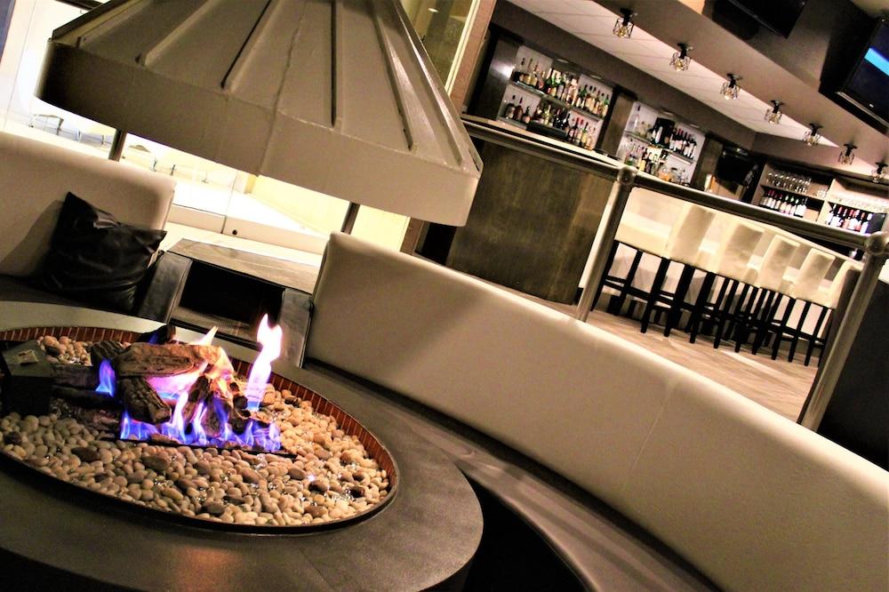 Ramada Plaza by Wyndham Regina Downtown - Lobby Lounge
