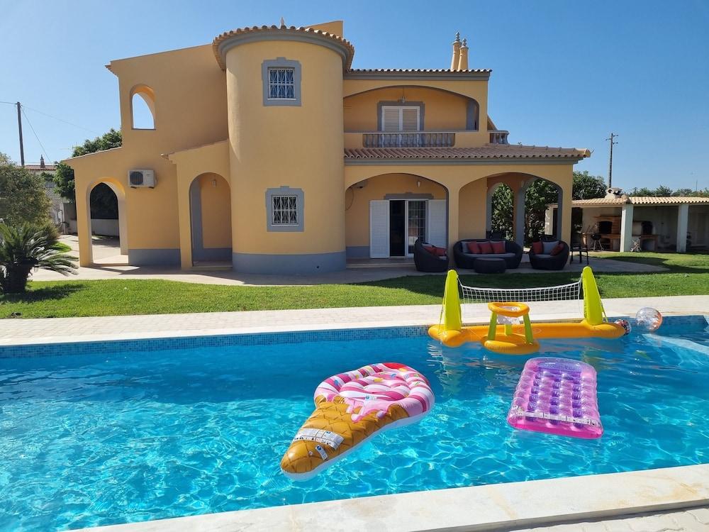 House With Private Pool 5 Minutes From the Beach - Casa Giulia - Featured Image