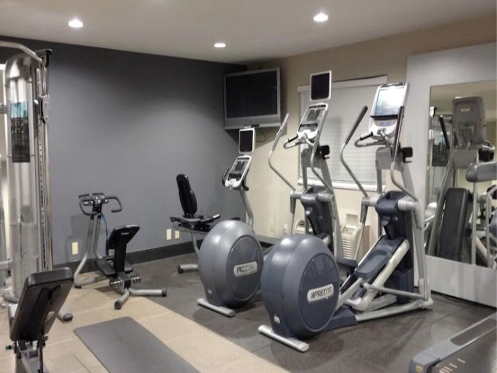DoubleTree by Hilton Hotel Chicago Wood Dale - Elk Grove - Fitness Facility