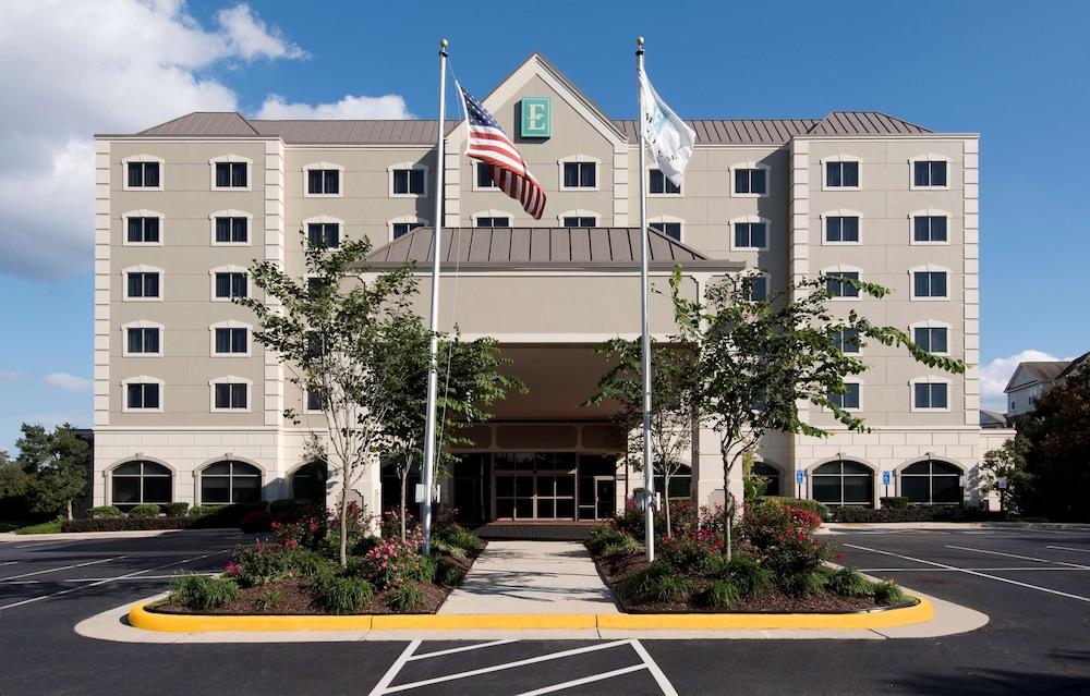 Embassy Suites by Hilton Dulles Airport - Exterior