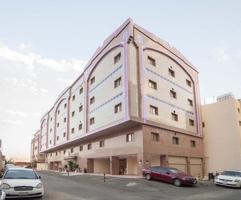 Al Ezzah Palace Hotel Suites - Featured Image