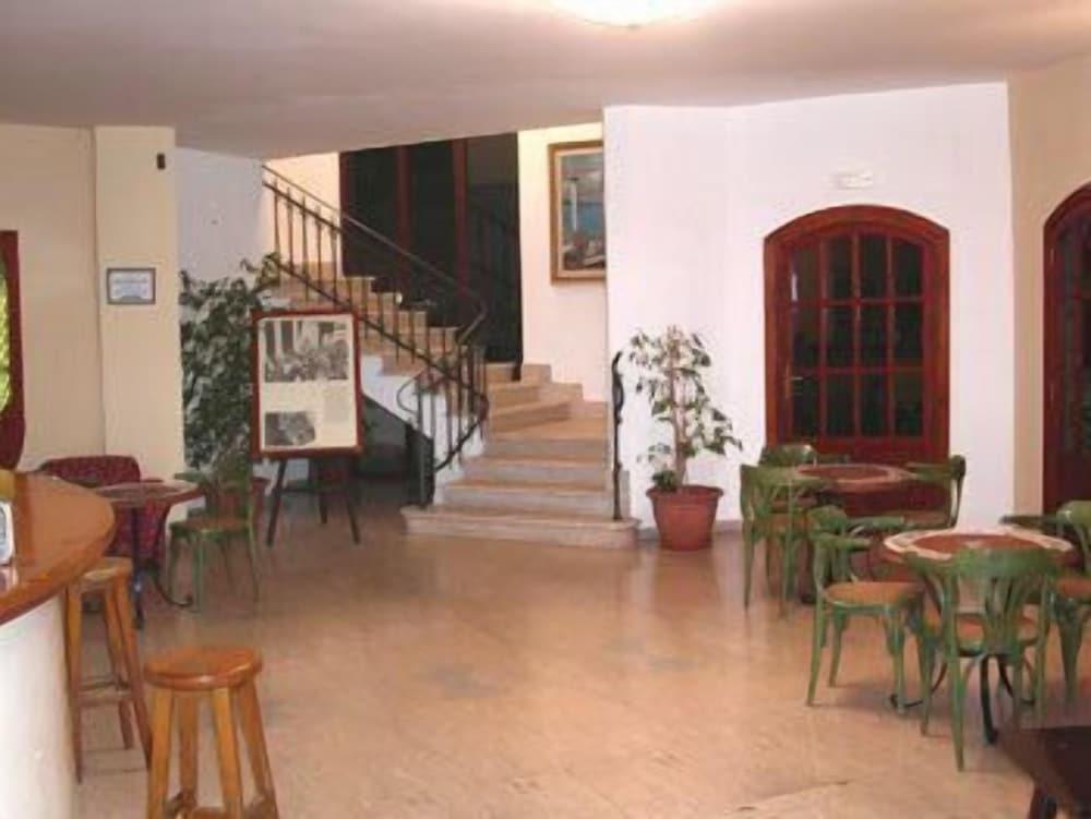 Hotel Akrabello - Interior
