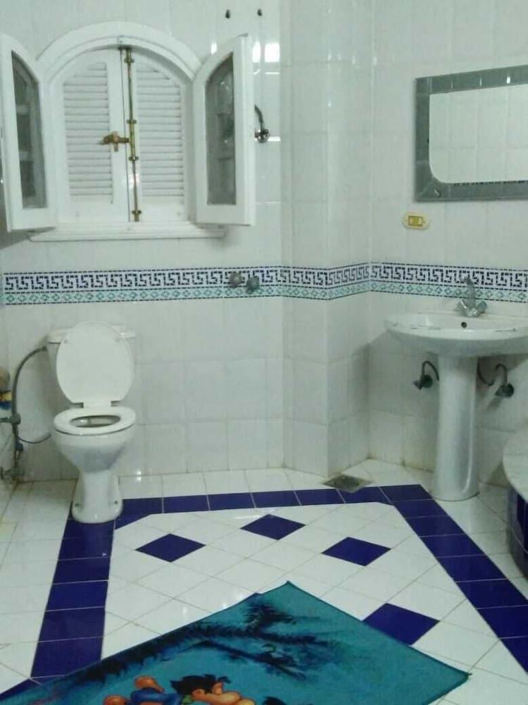 Villa Dr. Atef Darwish - Bathroom