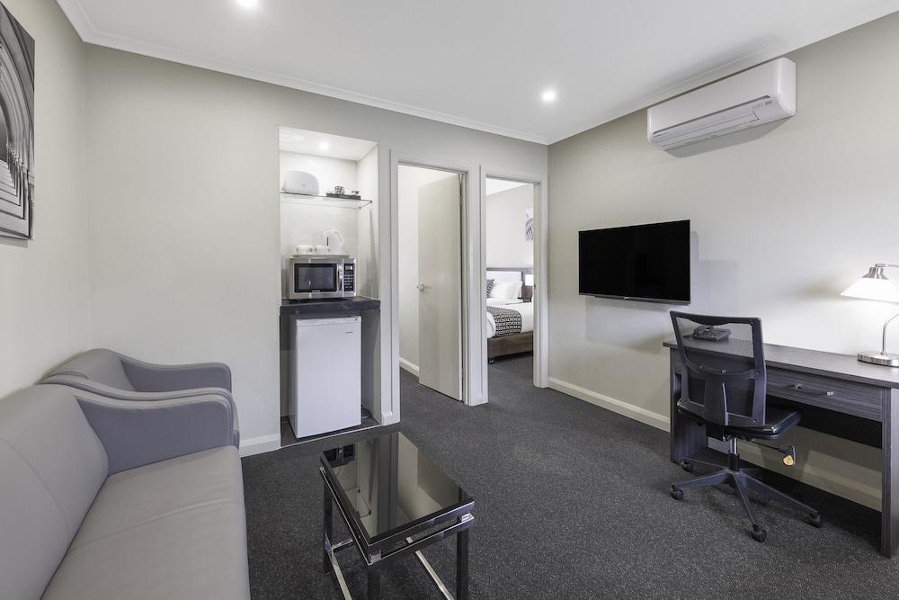 Quality Hotel Melbourne Airport - Room