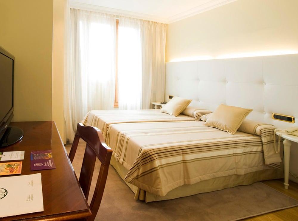 Hotel Campoamor - Room