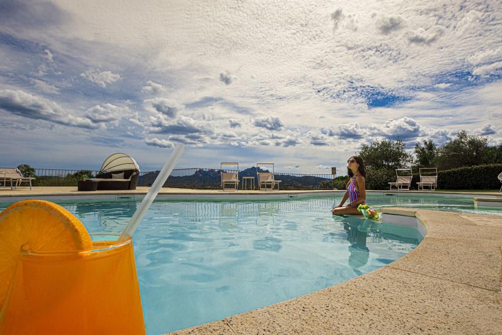 Moma Hotel Cannigione - Outdoor Pool