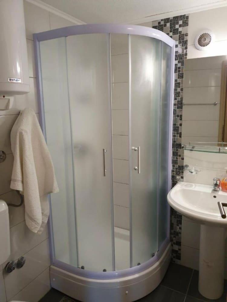 Marušić Apartmani - Bathroom
