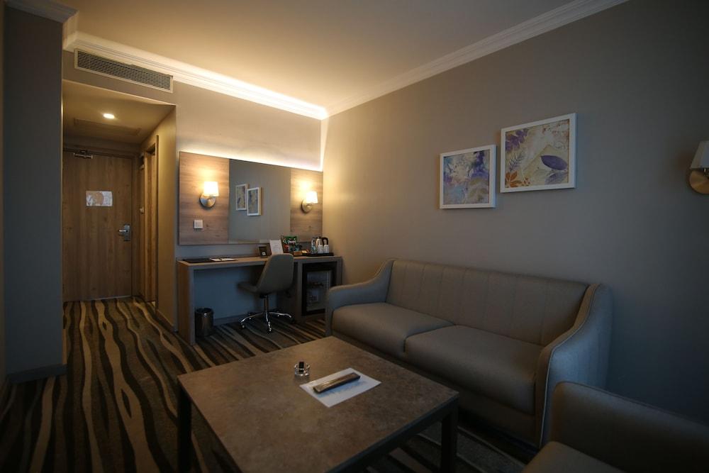 Hotel Excellence Inn - Room