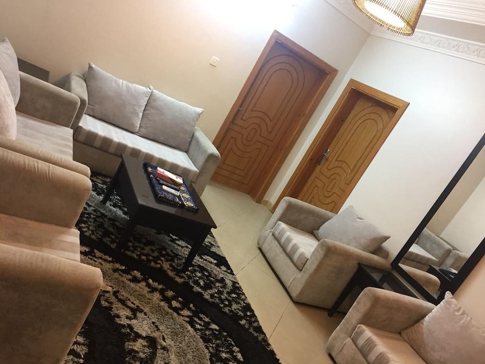 Elaf Furnished Apartments 2 - Living Room