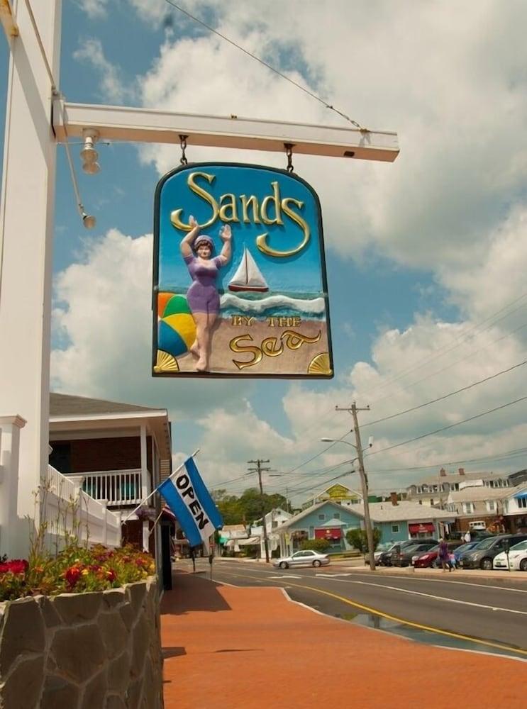Sands by the Sea Motel - Exterior detail