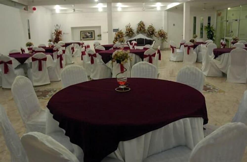 Aubrona Hotel - Banquet Hall
