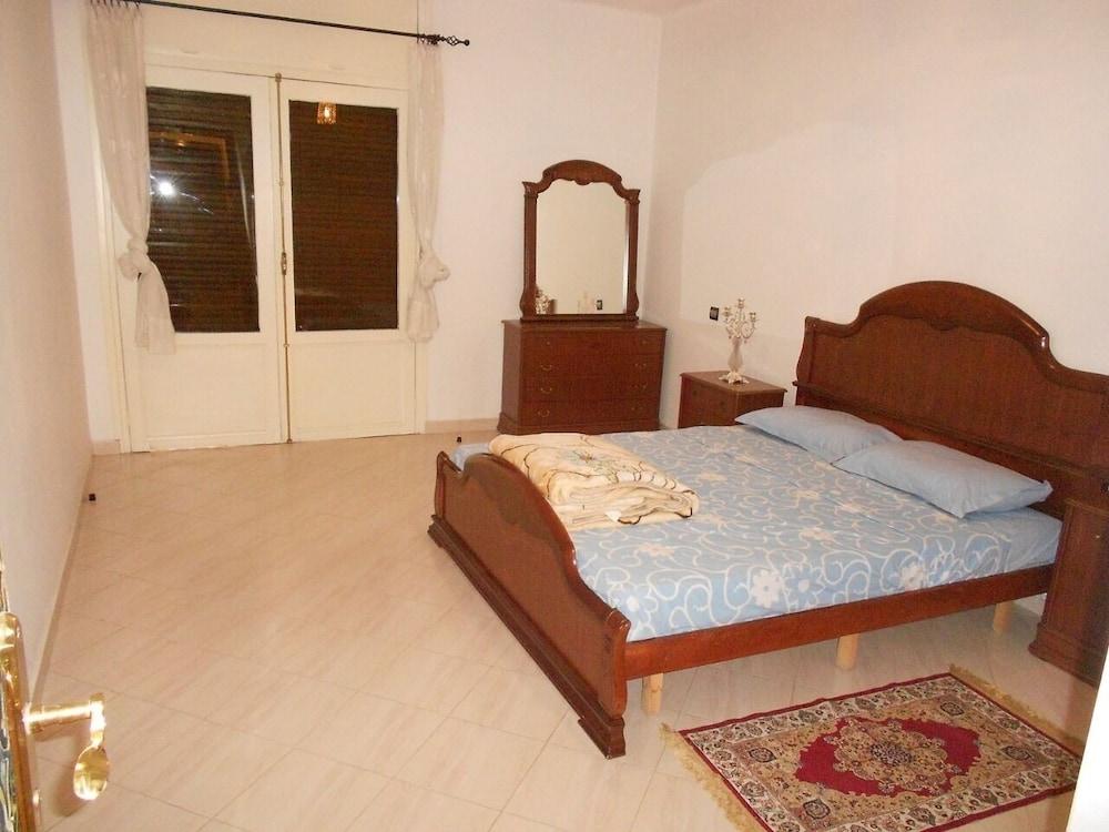 Residence Qorri - Room