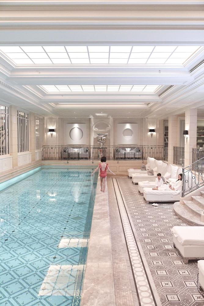 Four Seasons Hotel George V - Indoor Pool