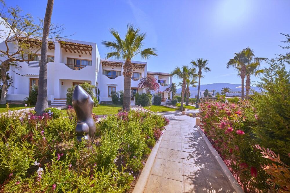 Petunia Ibiza, a Beaumier Hotel - Property Grounds