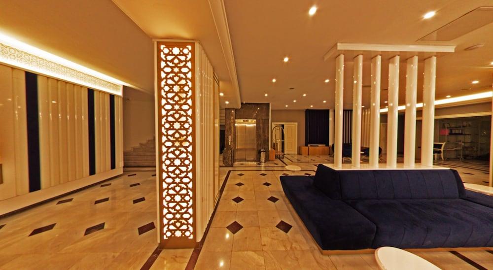 Mara Palace Hotel - Lobby Sitting Area