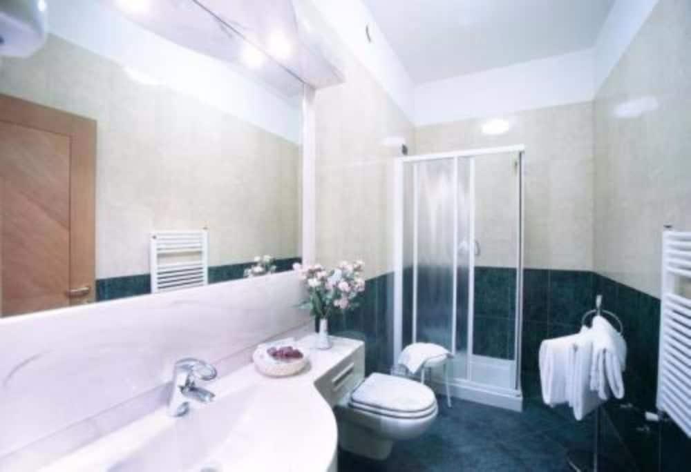 Hotel Valganna - Bathroom